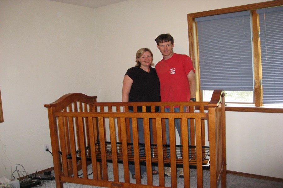 ../image/bill and julie assemble the crib 7.jpg